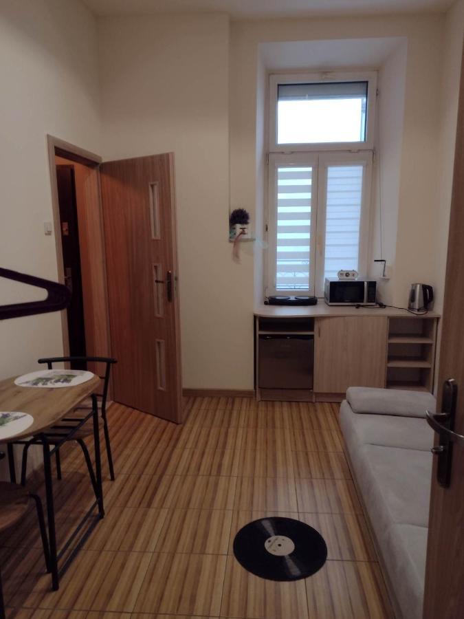 Little Big Bc - Central Modern Studio Krasków Εξωτερικό φωτογραφία